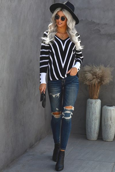 Slimming Black/White Sweater