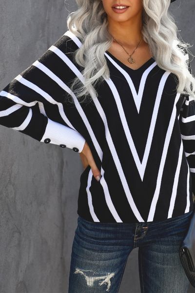 Slimming Black/White Sweater